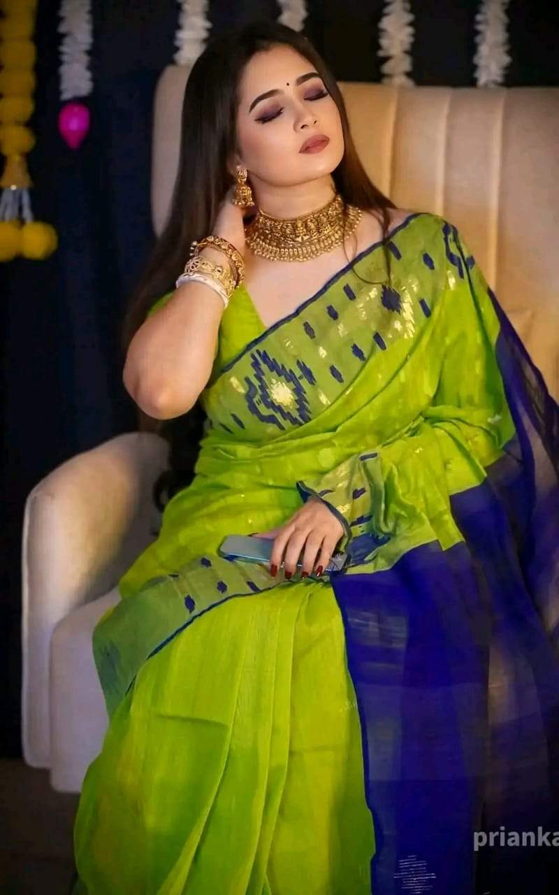 ৬০ কাউন্ট সুতার জামদানি শাড়ির সাথে ব্লাউজ পিছ।