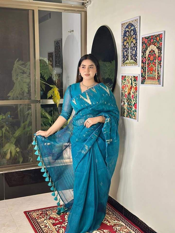 ৬০ কাউন্ট সুতার জামদানি শাড়ির সাথে ব্লাউজ পিছ।