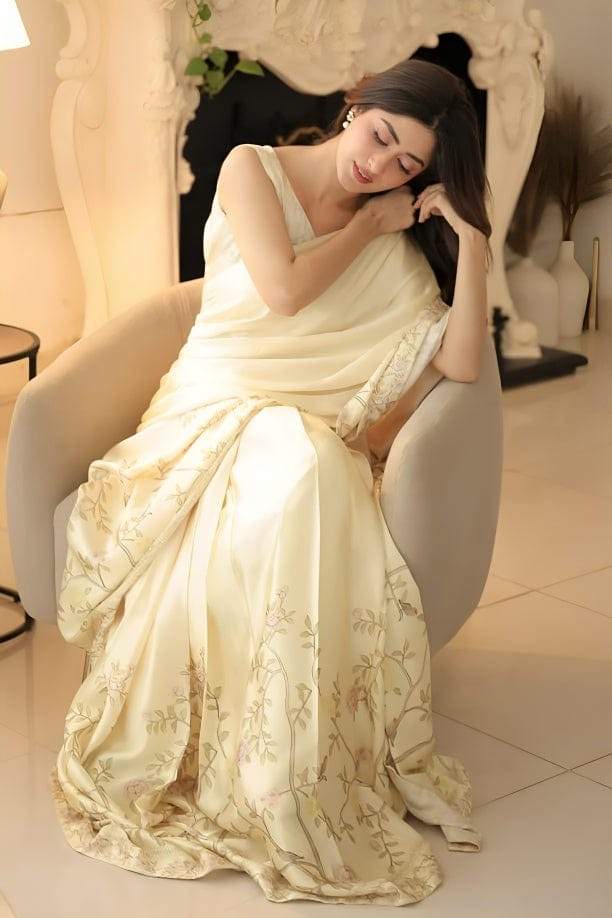 Soft Glossy Silk Digital Print Saree With Unstitched Blouse Piece |