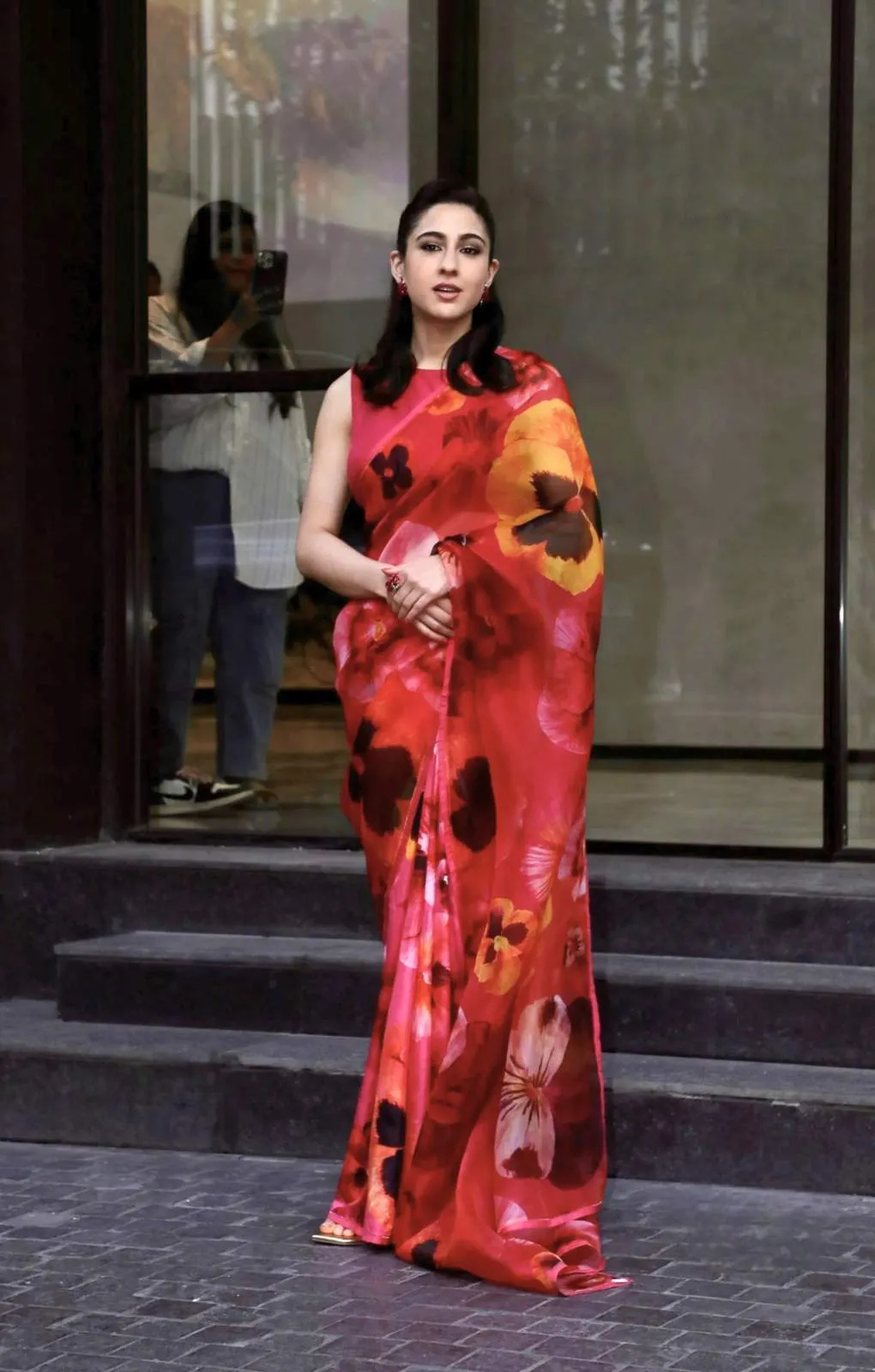 Semi Moslin Floral Digital Print Saree with Unstitched Blouse Piece |