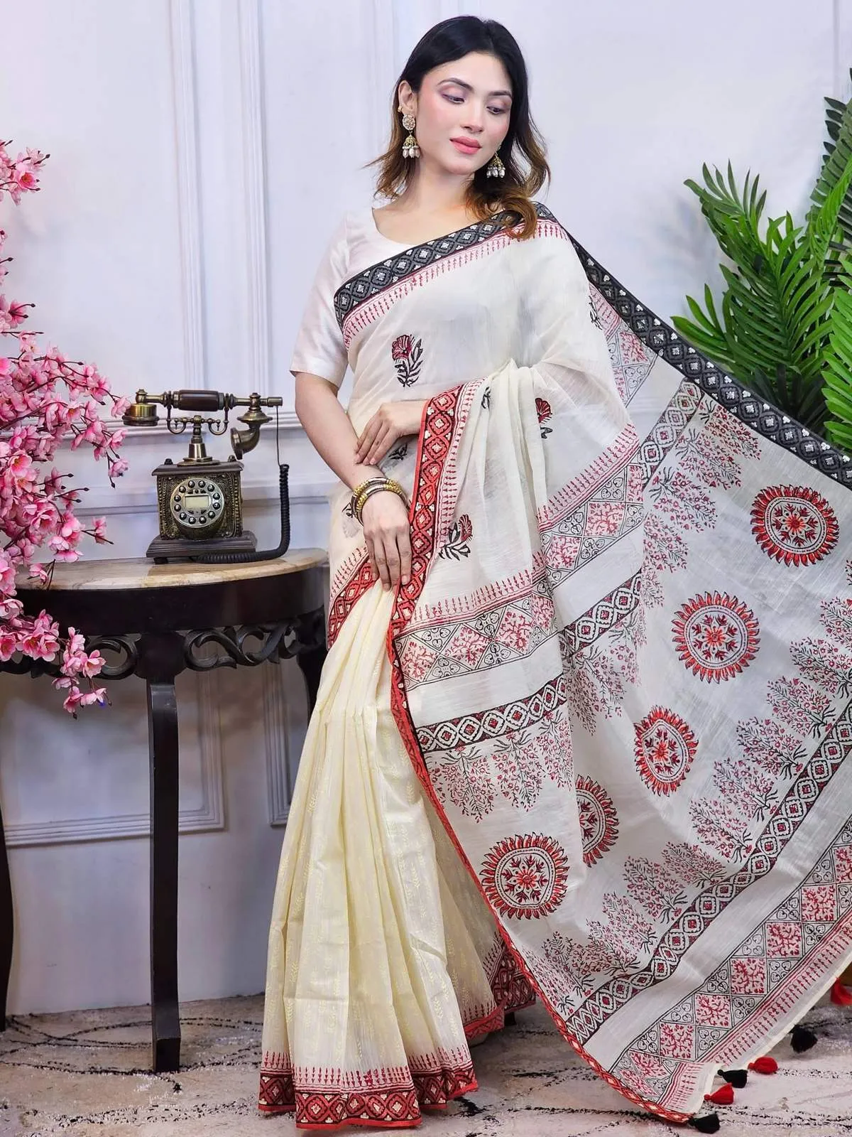 Semi Moslin Silk Block Design Printed Saree