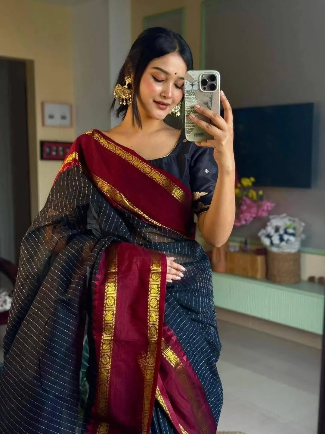 ব্ল্যাক কালারের কাঞ্চি কটন শাড়ি
